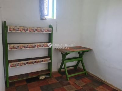 Eladó családi ház Zics