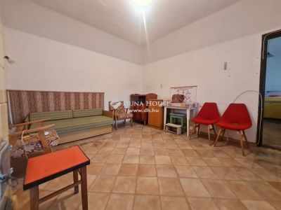 Eladó családi ház Zics