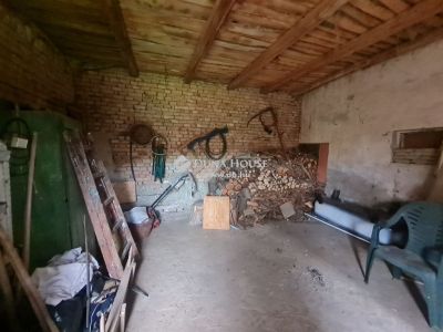 Eladó családi ház Zics