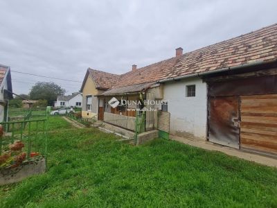 Eladó családi ház Zics