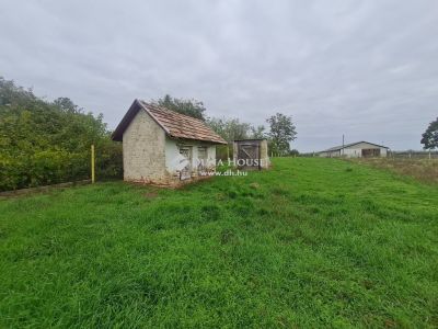 Eladó családi ház Zics