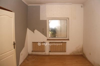 Eladó családi ház Érd