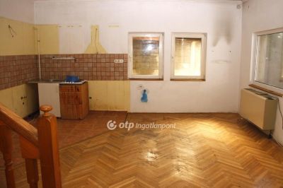 Eladó családi ház Érd