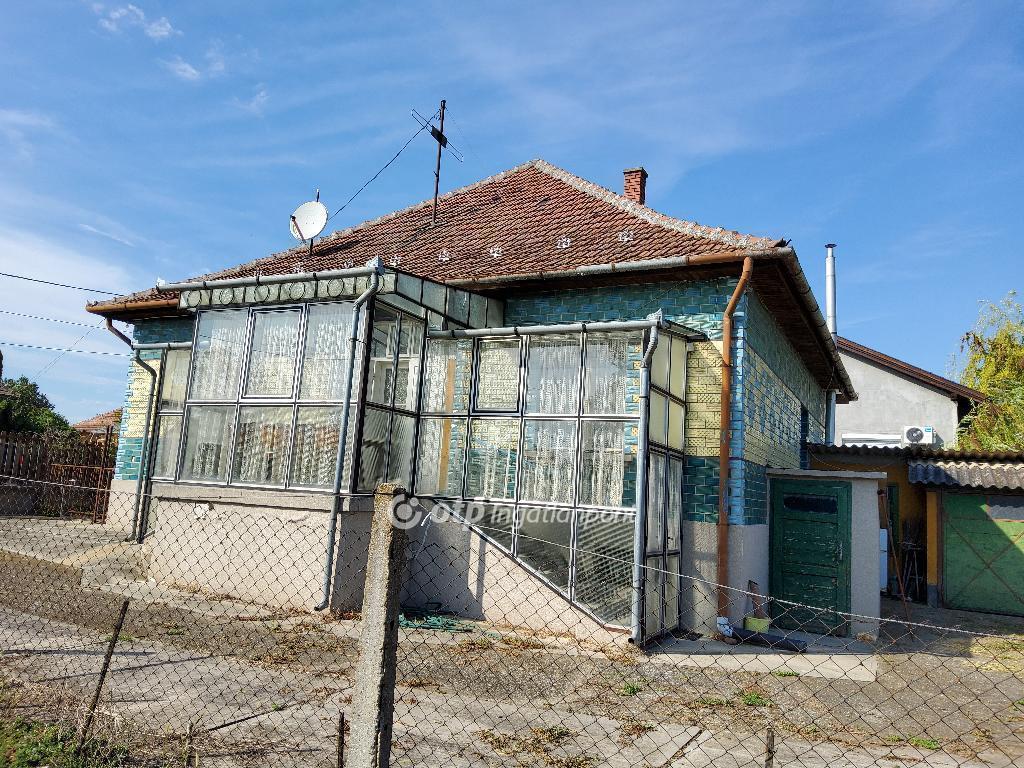 Eladó családi ház Tura