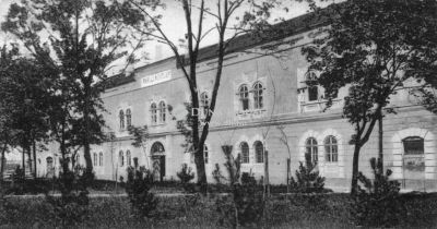 Eladó kastély Baja