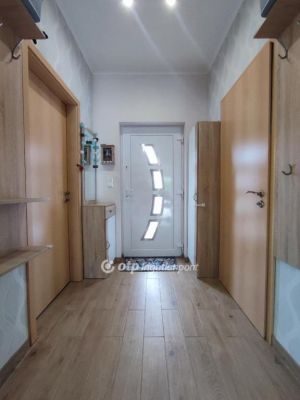 Eladó családi ház Balatonvilágos