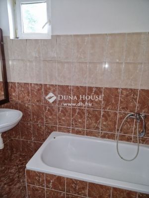 Eladó családi ház Monor
