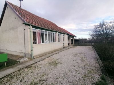 Eladó családi ház Kisláng