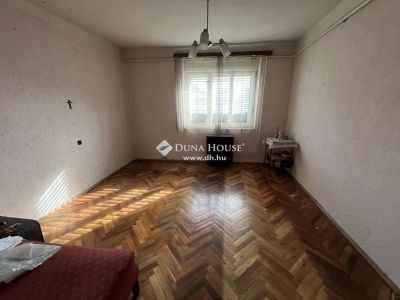 Eladó lakóövezeti telek Pécs