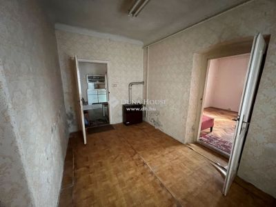 Eladó lakóövezeti telek Pécs
