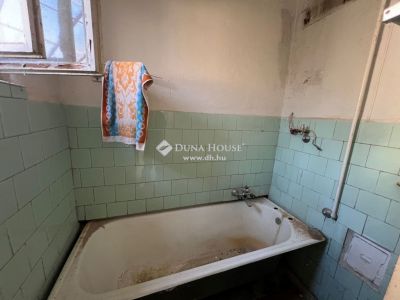 Eladó lakóövezeti telek Pécs