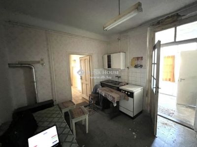 Eladó lakóövezeti telek Pécs
