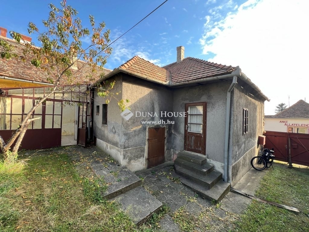 Eladó lakóövezeti telek Pécs