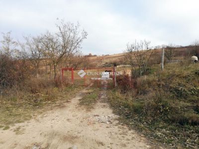 Eladó külterületi telek Csabdi