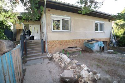 Eladó családi ház Dömsöd
