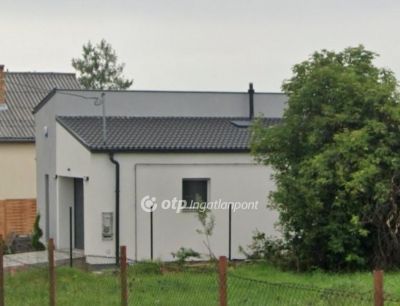 Eladó családi ház Adony