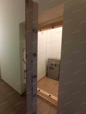 Eladó utcai bejáratú üzlethelység Kecskemét