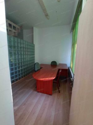 Eladó utcai bejáratú üzlethelység Kecskemét