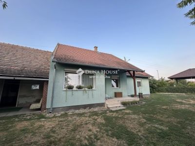 Eladó családi ház Dömsöd