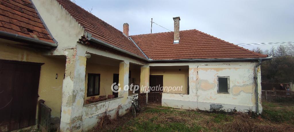 Eladó családi ház Győr