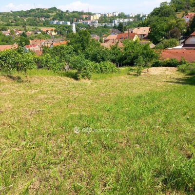 Eladó lakóövezeti telek Szekszárd