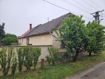 Eladó családi ház Simontornya