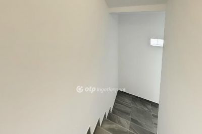 Eladó családi ház Győrújbarát