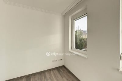 Eladó családi ház Győrújbarát