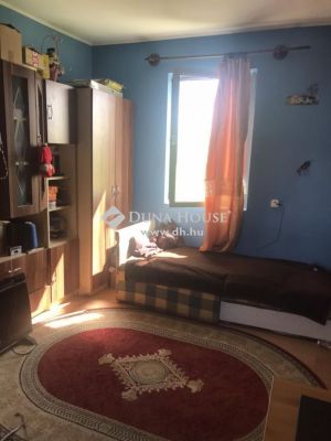 Eladó családi ház Törtel