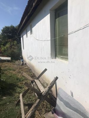 Eladó családi ház Törtel