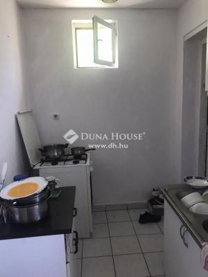 Eladó családi ház Törtel