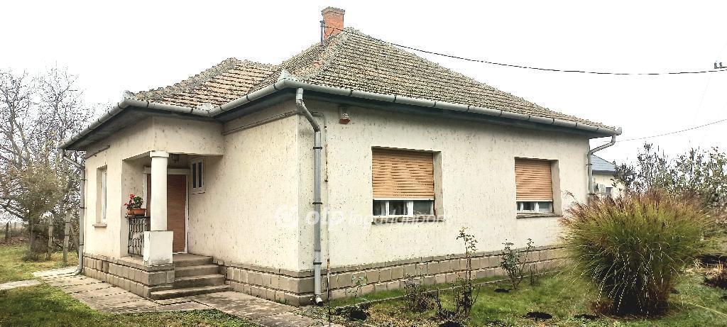 Eladó családi ház Jászapáti