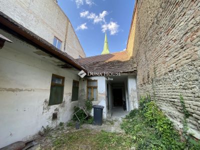 Eladó családi ház Vác