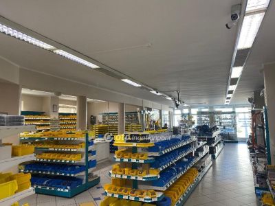 Eladó utcai bejáratú üzlethelység Debrecen