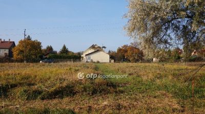 Eladó lakóövezeti telek Markaz
