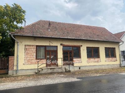 Eladó családi ház Jászdózsa