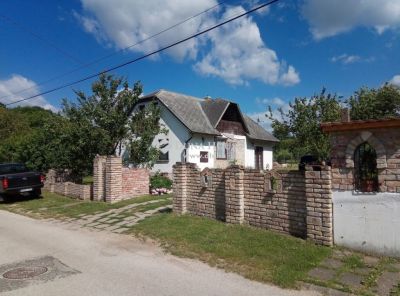 Eladó családi ház Szomor