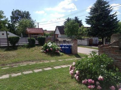 Eladó családi ház Szomor