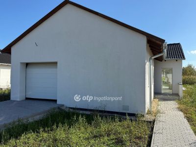 Eladó családi ház Ráckeve