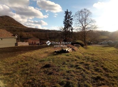 Eladó lakóövezeti telek Bajna