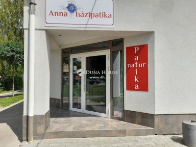 Kiadó utcai bejáratú üzlethelység Orosháza