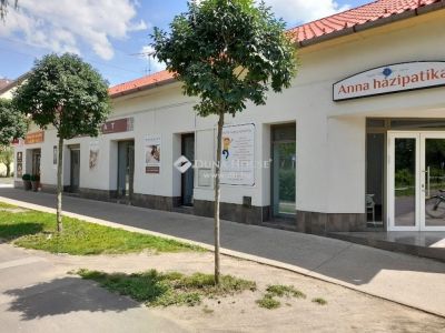Kiadó utcai bejáratú üzlethelység Orosháza