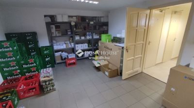 Eladó utcai bejáratú üzlethelység Lengyeltóti