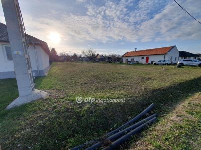 Eladó lakóövezeti telek Győrság