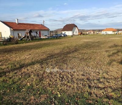 Eladó lakóövezeti telek Győrság