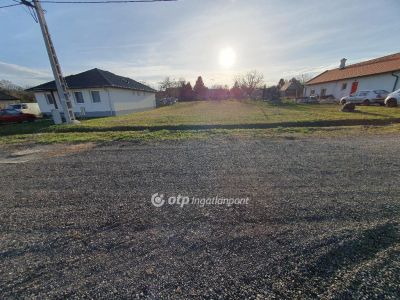 Eladó lakóövezeti telek Győrság