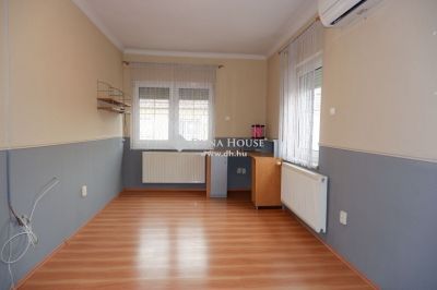 Eladó családi ház Tatabánya