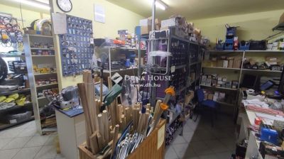 Eladó utcai bejáratú üzlethelység Lengyeltóti