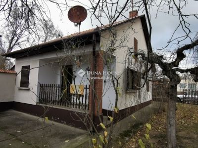 Eladó családi ház Lakitelek