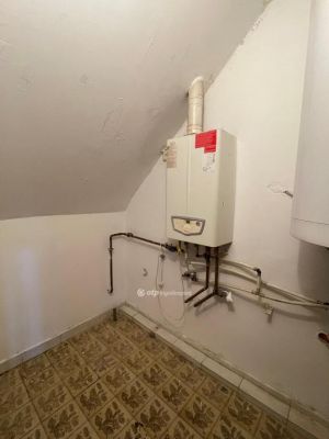 Eladó házrész Úrhida
